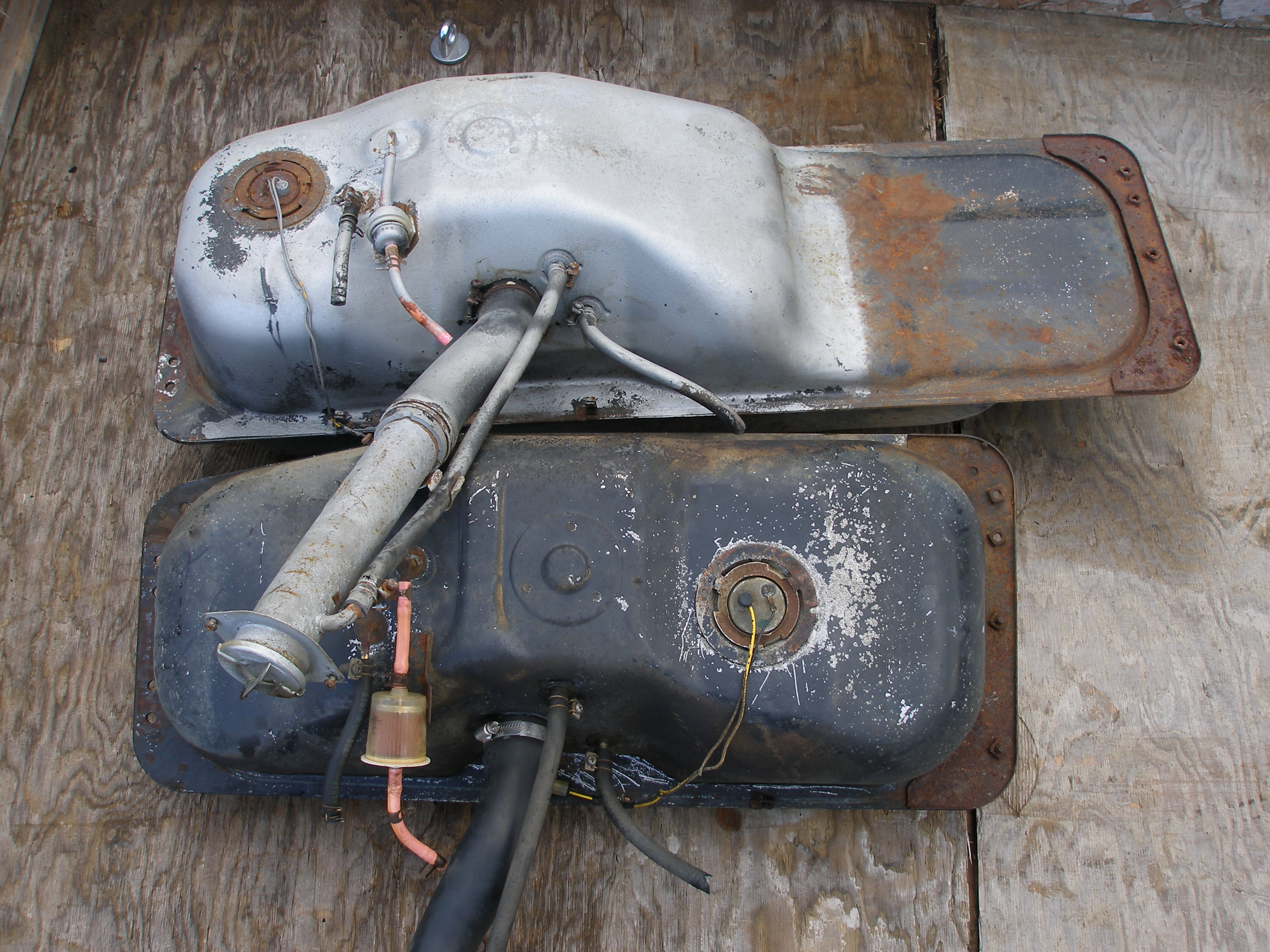 1996 Nissan pickup fuel tank