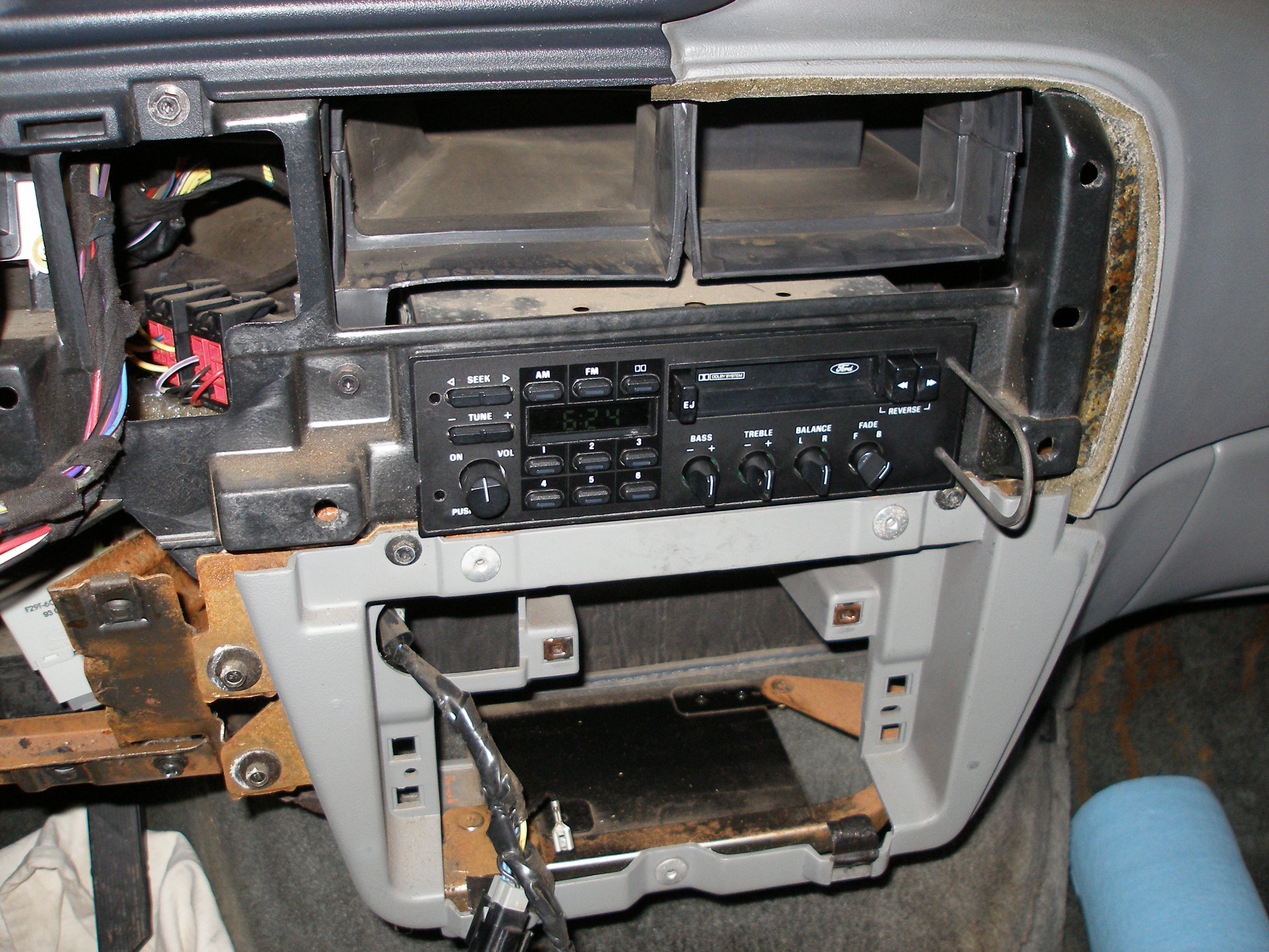How to remove 2002 ford ranger radio