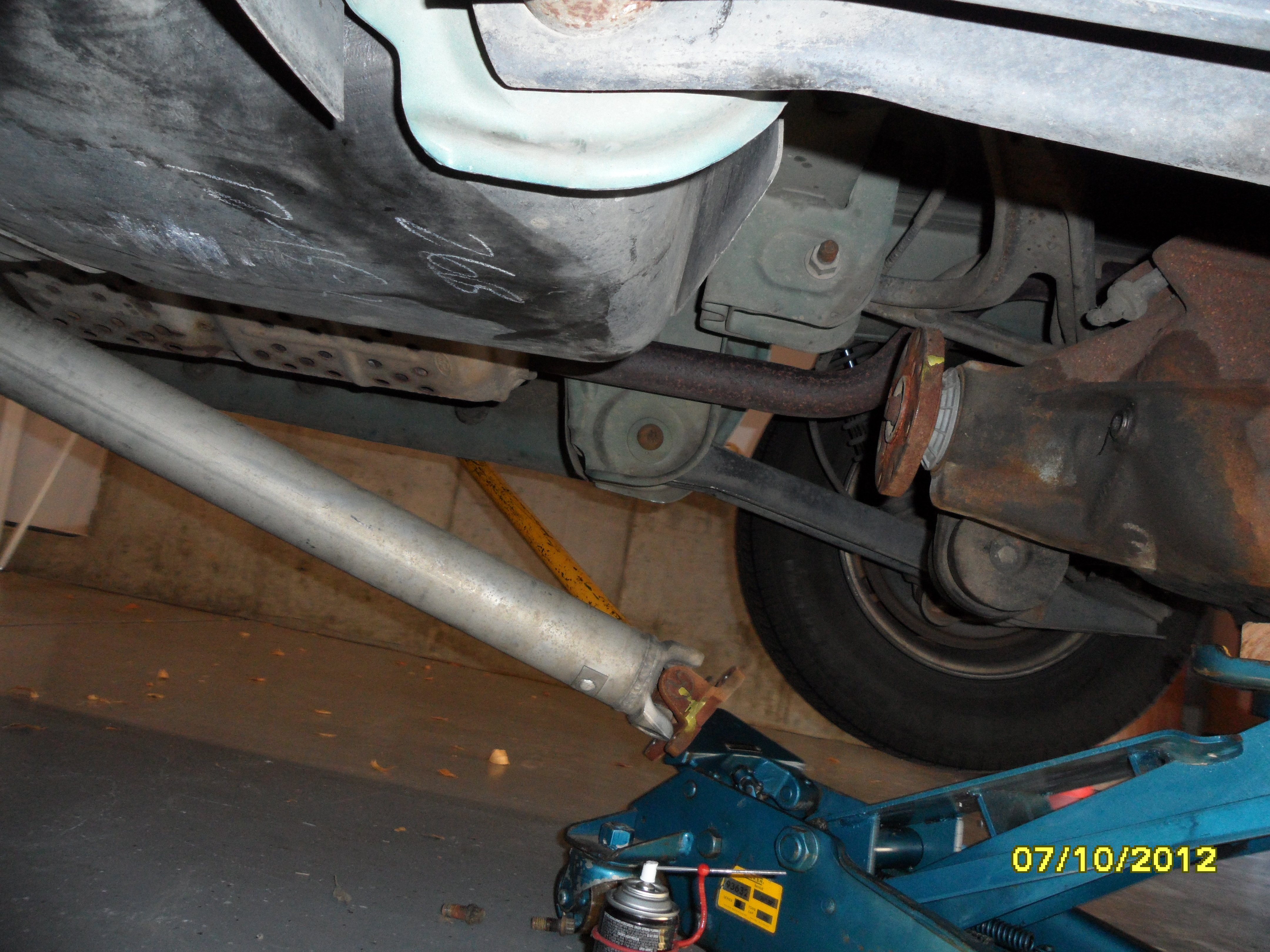 How to remove ford aerostar gas tank